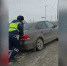 Алексеевские сотрудники ДПС помогли двум местным жителям на дороге - Мир Белогорья