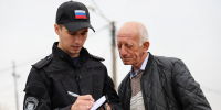 Вячеслав Гладков поздравил победителя конкурса «Народный участковый» - Мир Белогорья