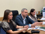Анна Куташова проводит встречи с местными жителями.