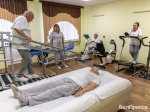 В кабинете лечебной физкультуры установлены современные тренажёры / Фото: Алексей Дацковский