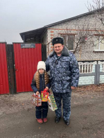 Начальник чернянской колонии-поселения Алексей Мишин исполнил новогоднее желание восьмилетней девочки