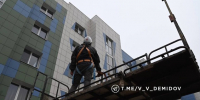 Строители восстановили остекление в жилом доме на ул. Каштановой в Белгороде - Belnovosti.Ru