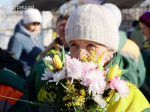 В честь 8 Марта губернатор Гладков вручил цветы работницам Белгорблагоустройства - Изображение 1