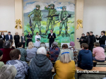 Вячеслав Гладков на встрече с жителями в одном из ПВР / Фото: Павел Колядин  (архив)