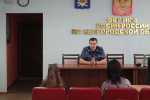 Беседа родственников с заместителем начальника ИК-4