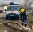 В Белгороде коммунальщики и специалисты ГО ЧС убирают упавшие ветра деревья - Комсомольская Правда