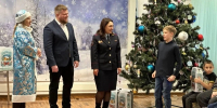 Белгородские полицейские поздравили воспитанников дома детства с наступающим Новым годом - Сетевое издание Знамя 31