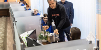 Губернатор Гладков приехал в Единую дежурно-диспетчерскую службу в новогодний праздник - БелПресса