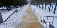 В Белгороде с гололедицей весь день борются 415 работников коммунальных служб - Комсомольская Правда