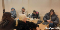 Жители Белгорода, оставшиеся без электричества, заряжают гаджеты в филармонии - БелПресса