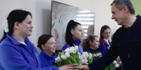 Вячеслав Гладков поздравил в Белгороде сотрудниц станции скорой помощи - БелПресса