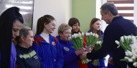 Вячеслав Гладков поздравил сотрудниц экстренных служб, которые несут дежурство в праздник - Мир Белогорья