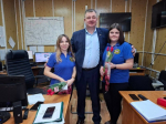 Заместитель главы Ракитянского округа по строительству, транспорту, ЖКХ и муниципальной собственности Дмитрий Гречихин поздравил с 8 марта женщин, которые встречают этот праздник на рабочем месте.