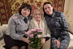 действующие сотрудники навестили по месту жительства труженика тыла Великой Отечественной войны, ветерана УИС - Елену Ивановну Верютину