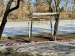 В белгородском парке «Везелица» начали устанавливать качели над водой
