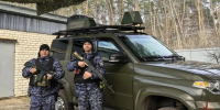 В Белгородской области росгвардейцы оказали помощь водителю, пострадавшему в результате атаки дрона ВСУ на гражданский автомобиль - Росгвардия