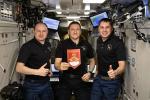 Юбилейный вымпел Новосибирского военного института Росгвардии совершил полет в космос