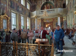 Роман Ивашина рассказывает об истории Преображенского собора / Фото: Елена Воропаева