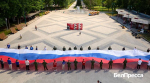 Белгородцы развернули 30-метровый триколор в парке Ленина
