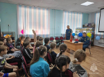 Сотрудники МЧС России проводят профилактические занятия для воспитанников пришкольных лагерей