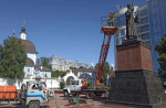 Белгородские коммунальщики продолжают приводить в порядок городские памятники