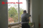 В Белгороде завершают остекление дома, пострадавшего после атаки БПЛА