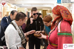 В музее народной культуры прошла первая инклюзивная экскурсия с тифлокомментированием и использованием тактильных копий музейных экспонатов